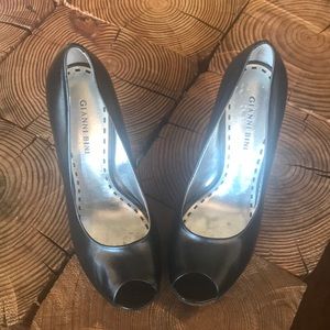 Gianni Bini peep toe heels size 9